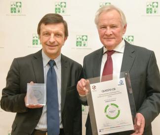 Prof. P. Baršauskas ir prof. habil. dr. J.K. Staniškis su QUESTE-SI apdovanojimu Prof. P. Baršauskas ir prof. habil. dr. J.K. Staniškis su QUESTE-SI apdovanojimu