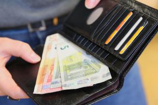 Viena esminių abipusių poreikių patenkinimo sąlygų yra tinkamos darbo apmokėjimo sistemos sukūrimas, ja siekiama užtikrinti suinteresuotųjų pusių (savininkų, vadovų, darbuotojų) interesus Viena esminių abipusių poreikių patenkinimo sąlygų yra tinkamos darbo apmokėjimo sistemos sukūrimas, ja siekiama užtikrinti suinteresuotųjų pusių (savininkų, vadovų, darbuotojų) interesus