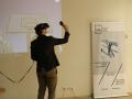 Kauno miesto mero pavaduotojas S.Kairys išbando virtualios realybės žaidimo prototipą.