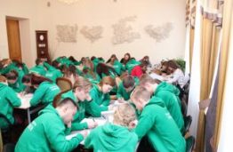 „Jaunystės“ choristai Nacionalinį diktantą rašė su Sankt Peterburgo lietuviais