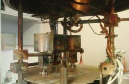 Švino titanato plonų sluoksnių auginimo procesas vakuuminėje kameroje (doc. A. Iljinas, doc. V. Stankus)