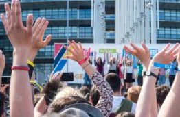 Kasdienė demokratija: kodėl Lietuvos visuomenė sunkiai įsitraukia į politinius procesus?