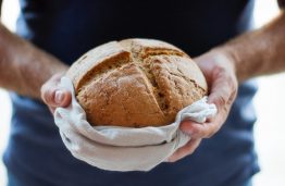 Nepelnytai pamiršta: kodėl ant savo stalo tradicinę duoną turėtume dėti dažniau