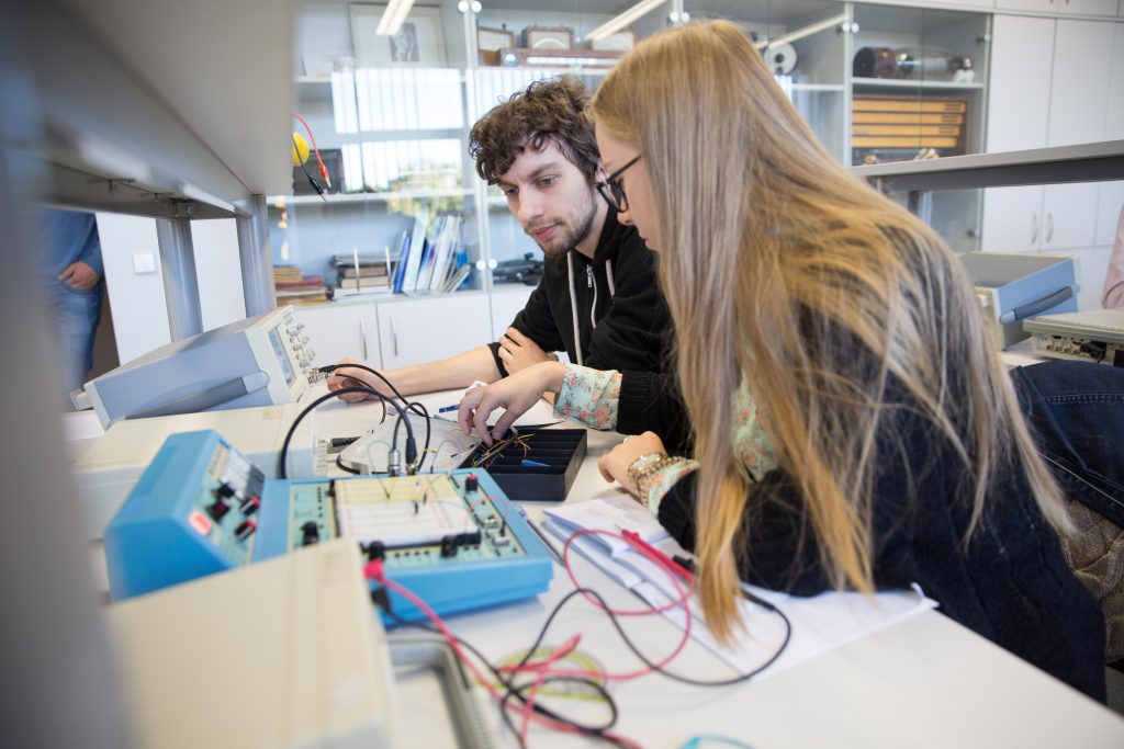 Hella Planuose Kaune Edukacinės Laboratorijos įrengimas Ktu Ir įsitraukimas į Studijų Procesa Kauno Technologijos Universitetas Ktu