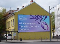 KTU_reklaminis stendas Kaune_2020 geguze_02