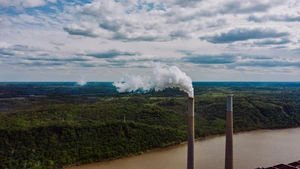 KTU termoinžinerijos ekspertas: ar pavojingi balti katilinių kaminų dūmai ir „chemtreilai“?