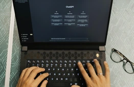 KTU profesorius: „ChatGPT“ gali žinoti daugiau nei turėtų – ir kaltas būsi tu