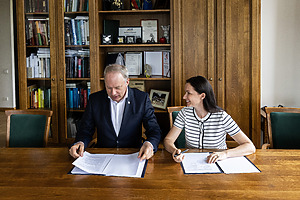 Bendradarbiavimo sutarties pasirašymas
