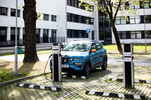 KTU elektromobilių įkrovimo stotelės