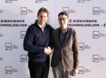 ohn Kazickas su 4 kurso KTU medžiagų inžinerijos doktorantu Mindaugu Ilicku