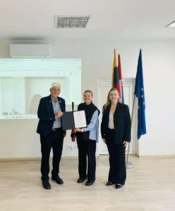 Roberta Spangelytė (viduryje)