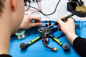 KTU studentas iš Ukrainos vienu metu kuria startuolį, tiria vandenilio technologijas ir ruošiasi Konstitucijos egzaminui