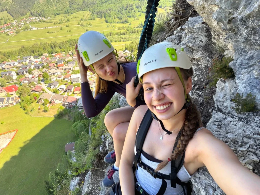 Akvilė ir Emilija Erasmus+ mainuose Slovėnijoje Nuotrauka, vaizduojanti Akvilę ir Emiliją
